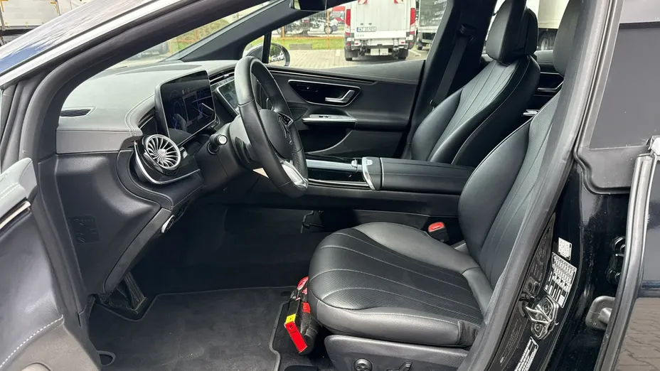 MERCEDES-BENZ EQE -