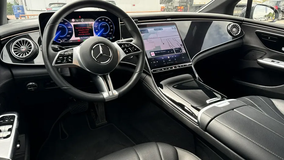 MERCEDES-BENZ EQE -