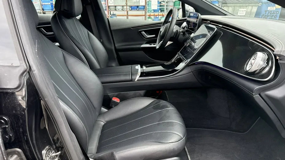 MERCEDES-BENZ EQE -