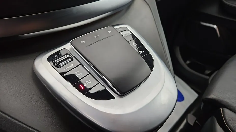 MERCEDES-BENZ EQV -