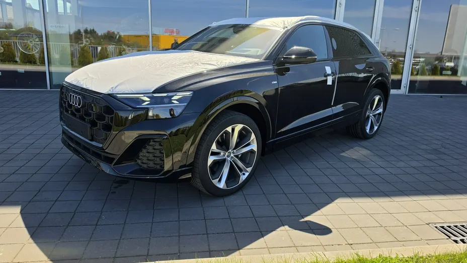 AUDI Q8 -