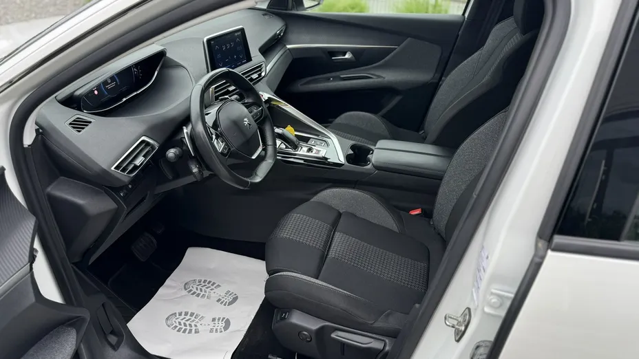 PEUGEOT 3008 -