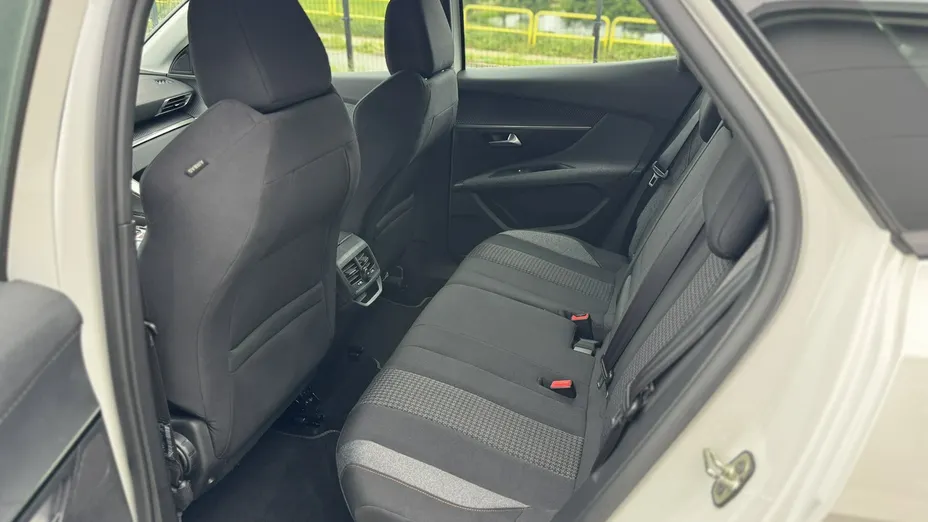 PEUGEOT 3008 -