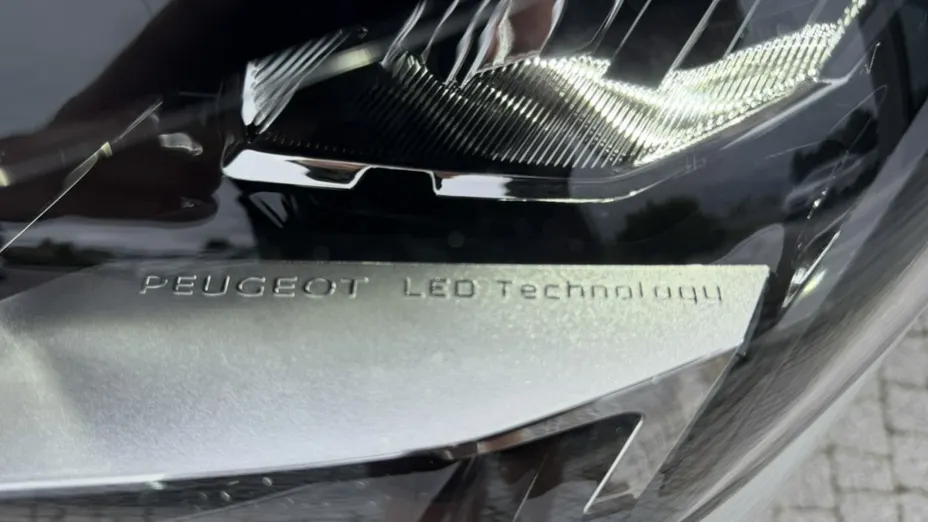 PEUGEOT 3008 -