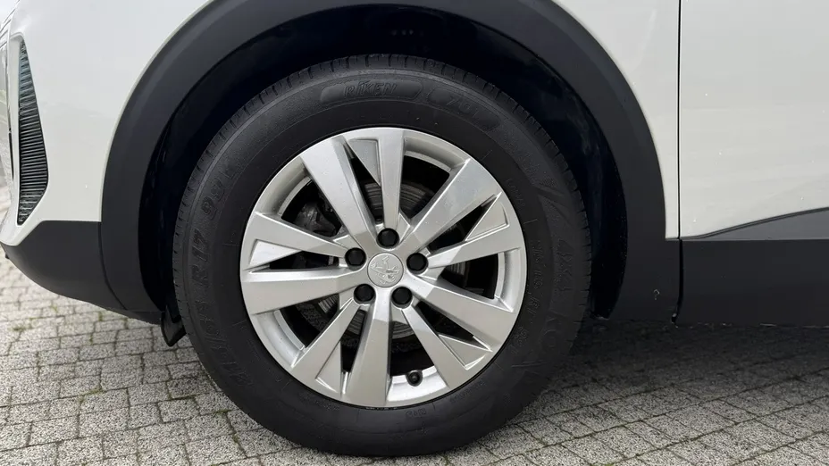 PEUGEOT 3008 -