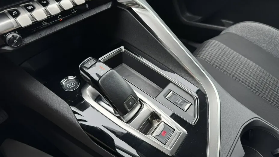 PEUGEOT 3008 -