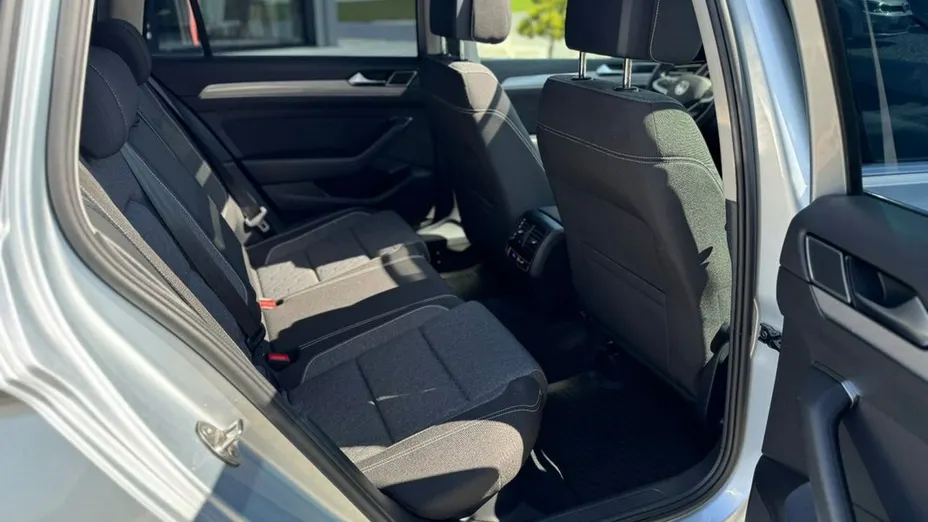 VOLKSWAGEN Passat -