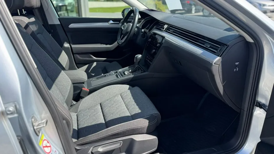 VOLKSWAGEN Passat -