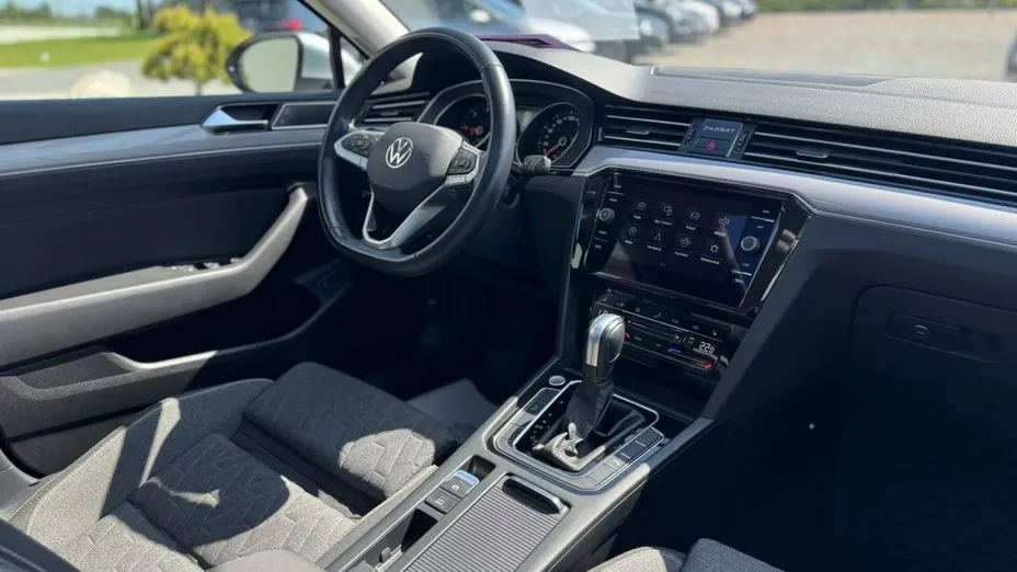 VOLKSWAGEN Passat -