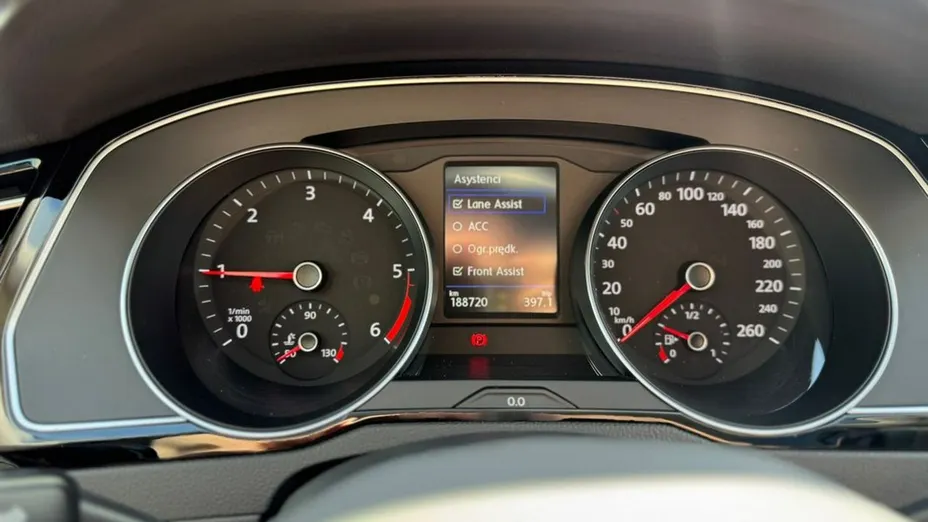 VOLKSWAGEN Passat -