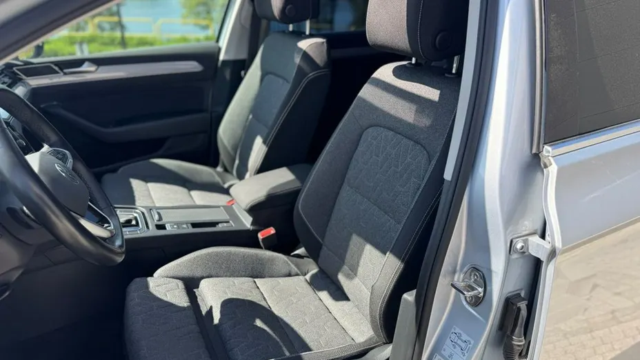 VOLKSWAGEN Passat -