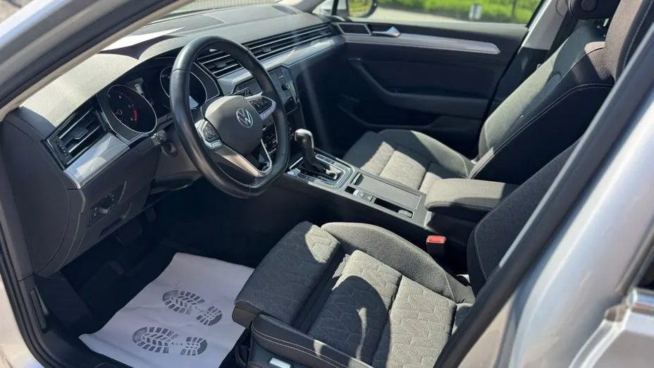 VOLKSWAGEN Passat -