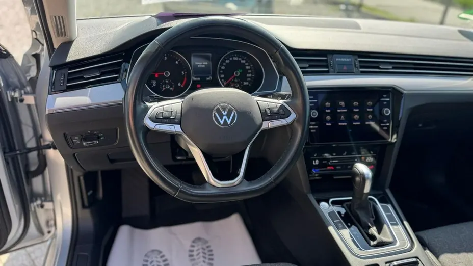 VOLKSWAGEN Passat -