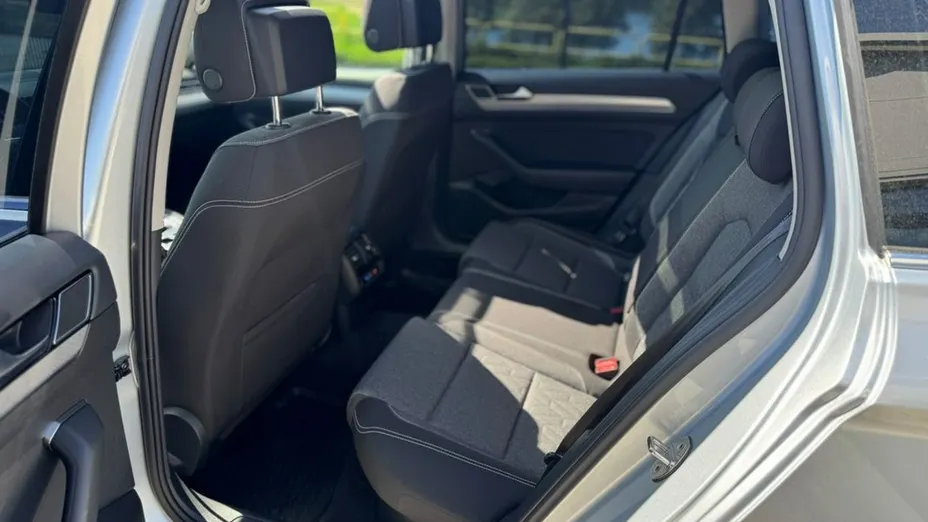 VOLKSWAGEN Passat -