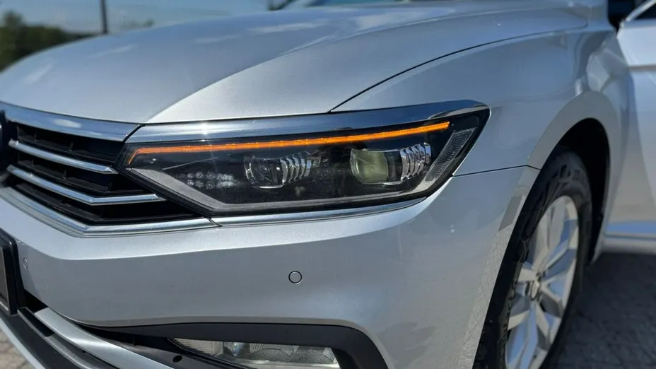 VOLKSWAGEN Passat -