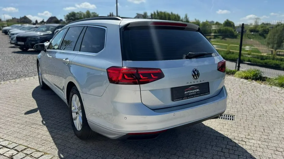 VOLKSWAGEN Passat -
