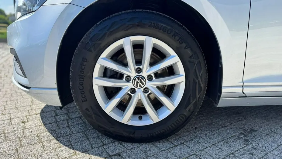 VOLKSWAGEN Passat -