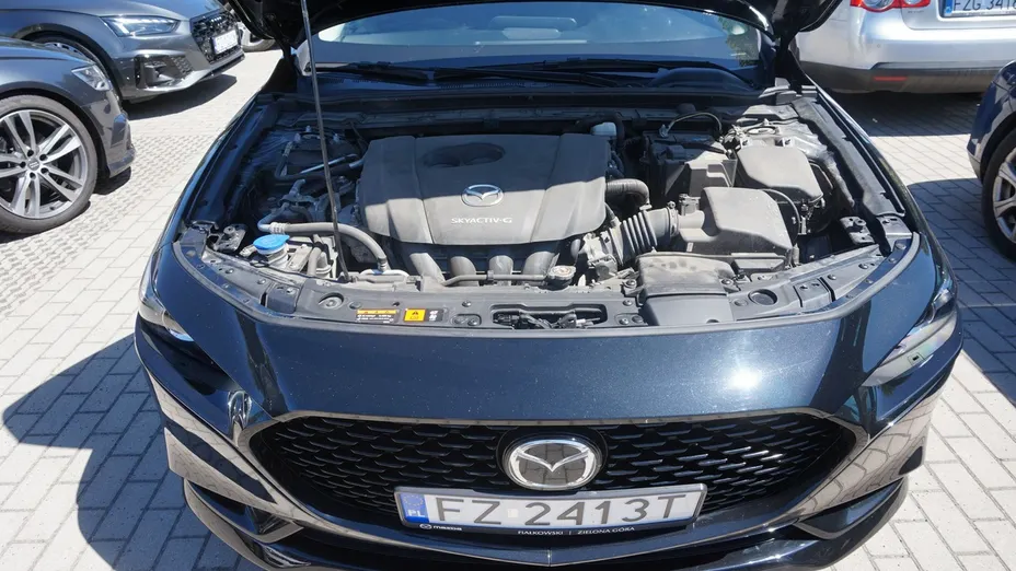 MAZDA 3 -