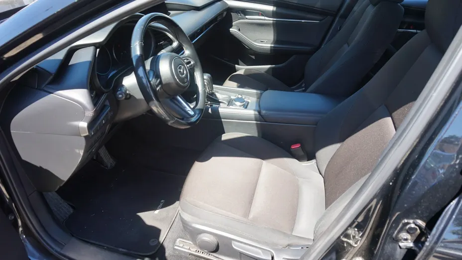 MAZDA 3 -