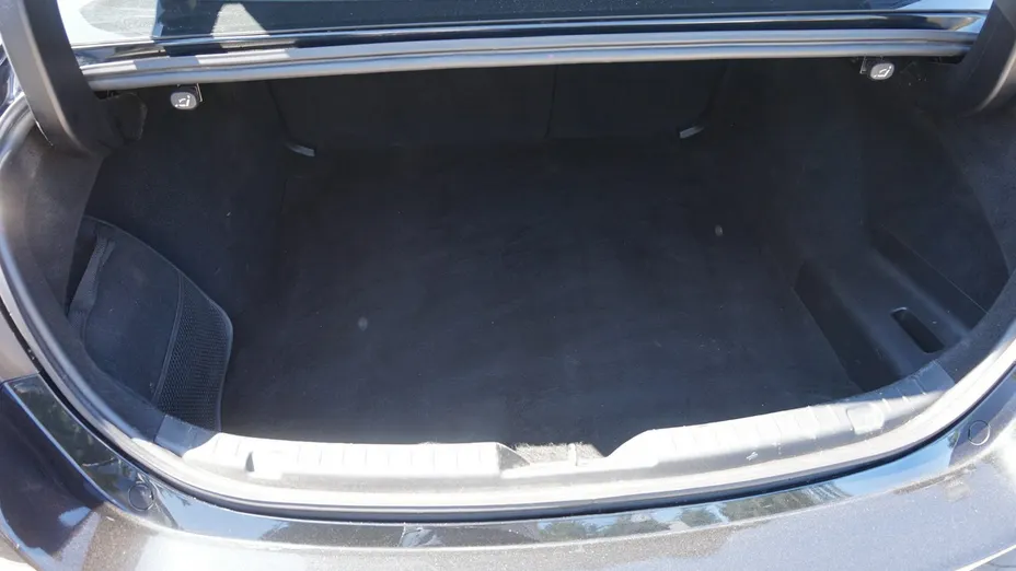 MAZDA 3 -