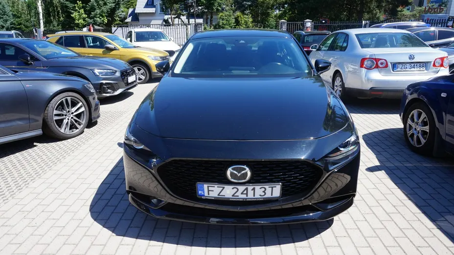 MAZDA 3 -