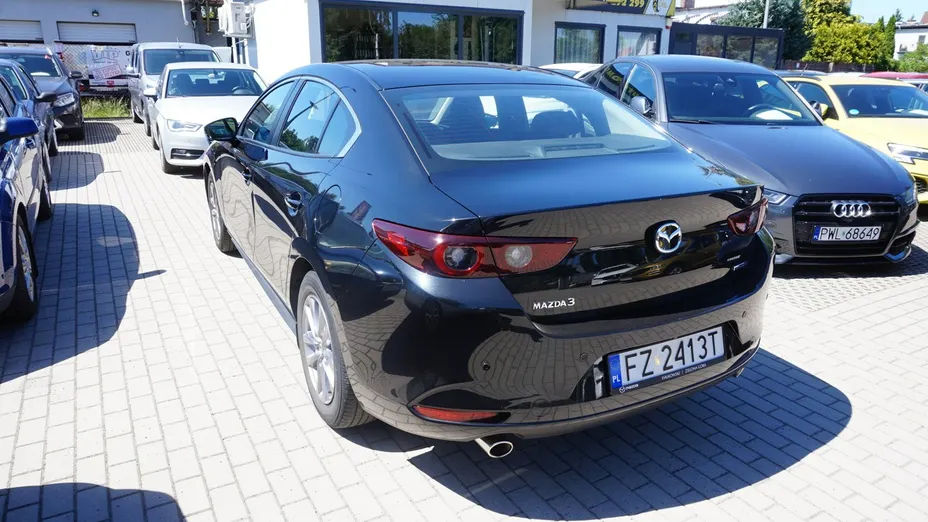 MAZDA 3 -