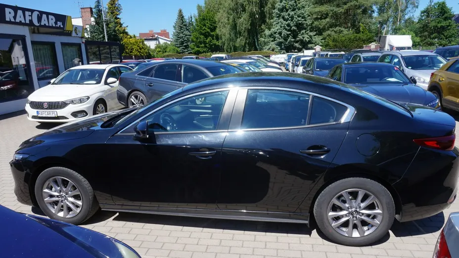 MAZDA 3 -