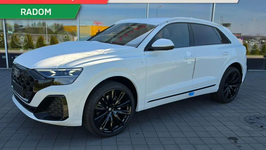 AUDI Q8 -