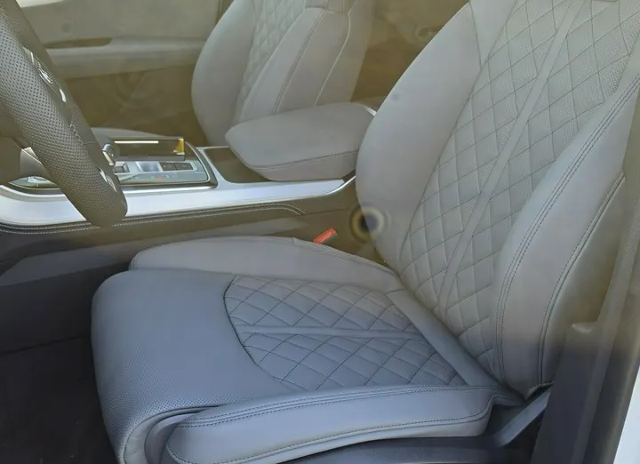 AUDI Q8 -