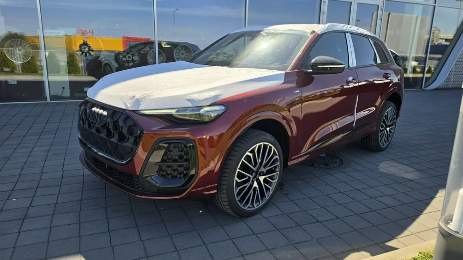 AUDI Q5 -