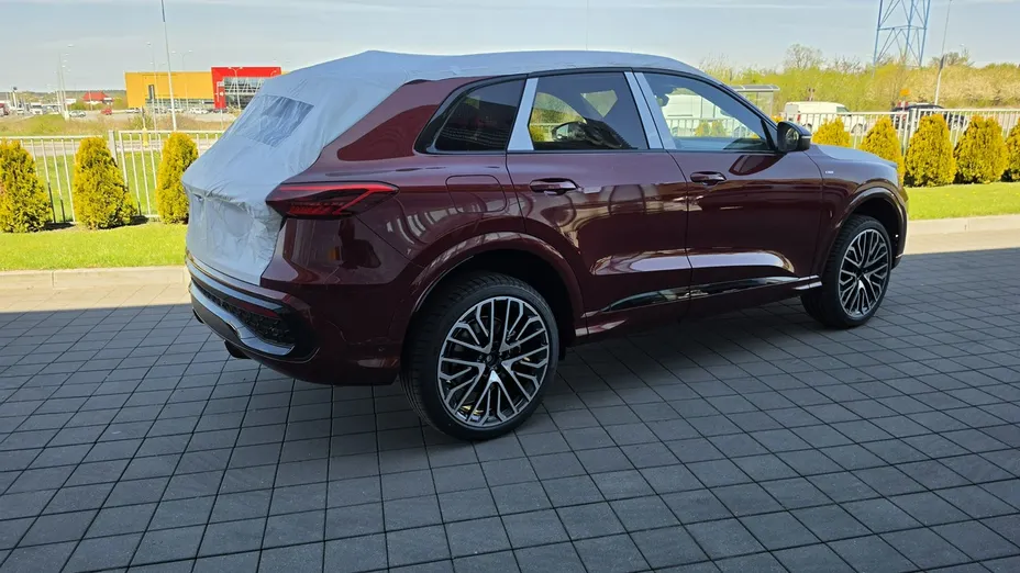 AUDI Q5 -