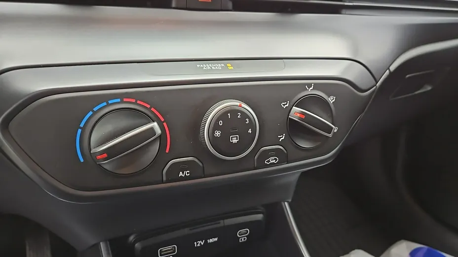 HYUNDAI i20 -