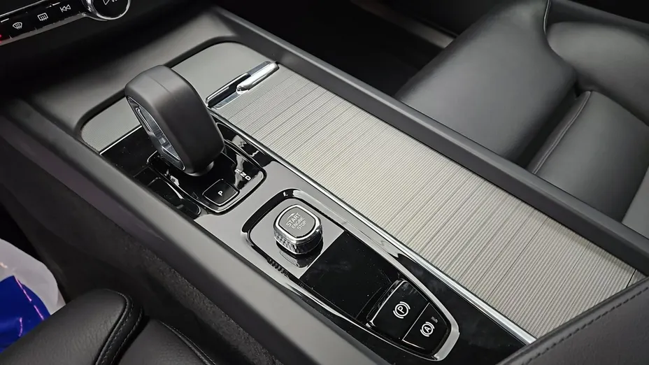 VOLVO XC60 -