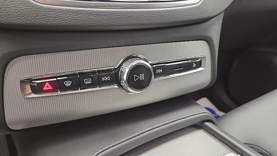 VOLVO XC90 -