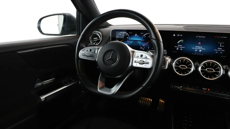 MERCEDES-BENZ GLB -