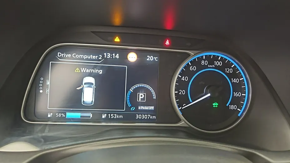 NISSAN Leaf -