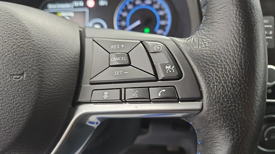 NISSAN Leaf -