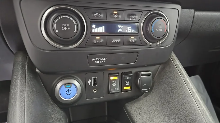 NISSAN Leaf -