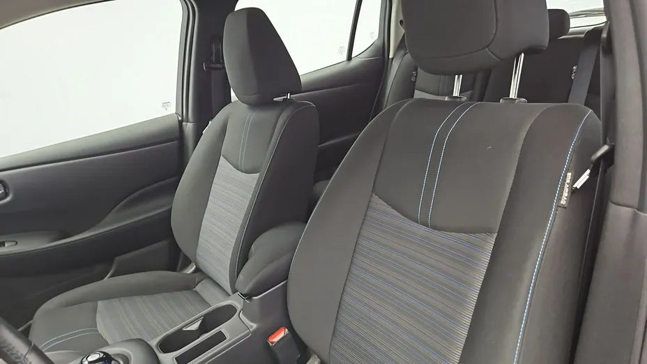NISSAN Leaf -