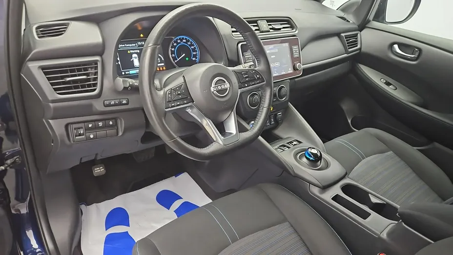 NISSAN Leaf -