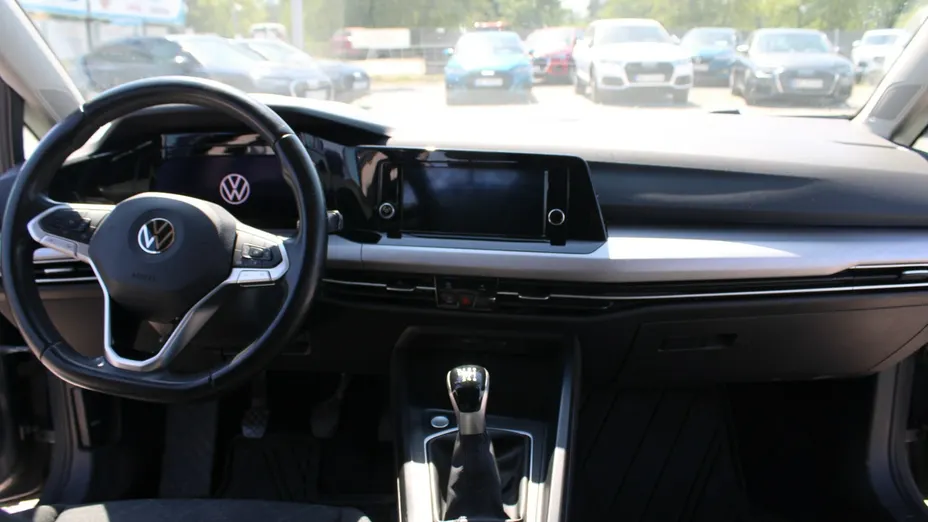 VOLKSWAGEN Golf -