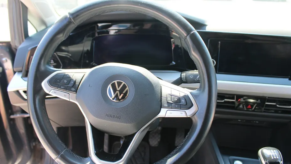 VOLKSWAGEN Golf -