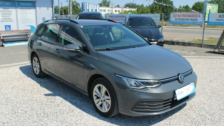 VOLKSWAGEN Golf -