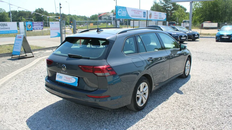 VOLKSWAGEN Golf -