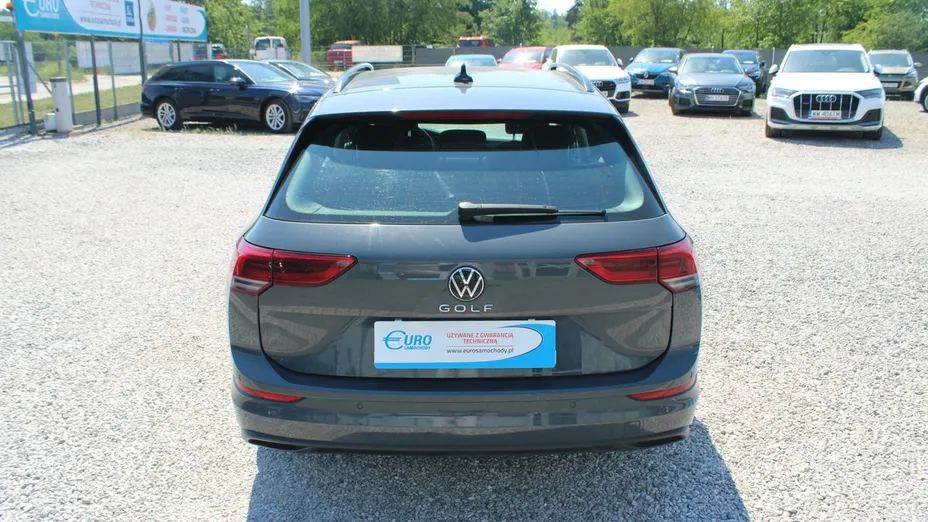 VOLKSWAGEN Golf -