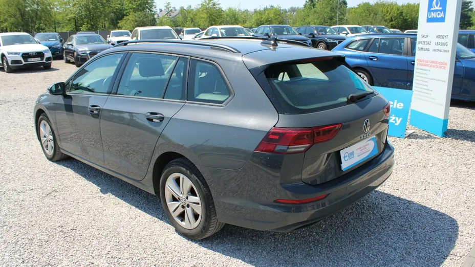 VOLKSWAGEN Golf -