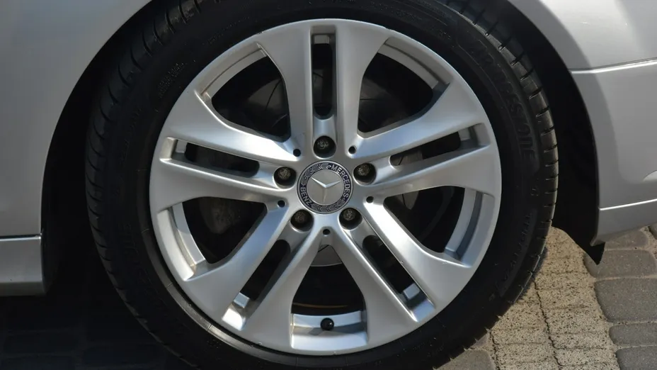MERCEDES-BENZ C Klasa -