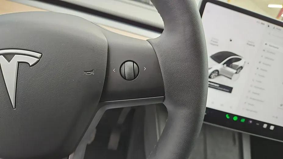 TESLA Model Y -