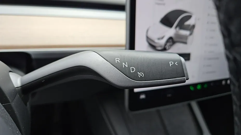 TESLA Model Y -