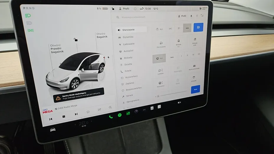 TESLA Model Y -